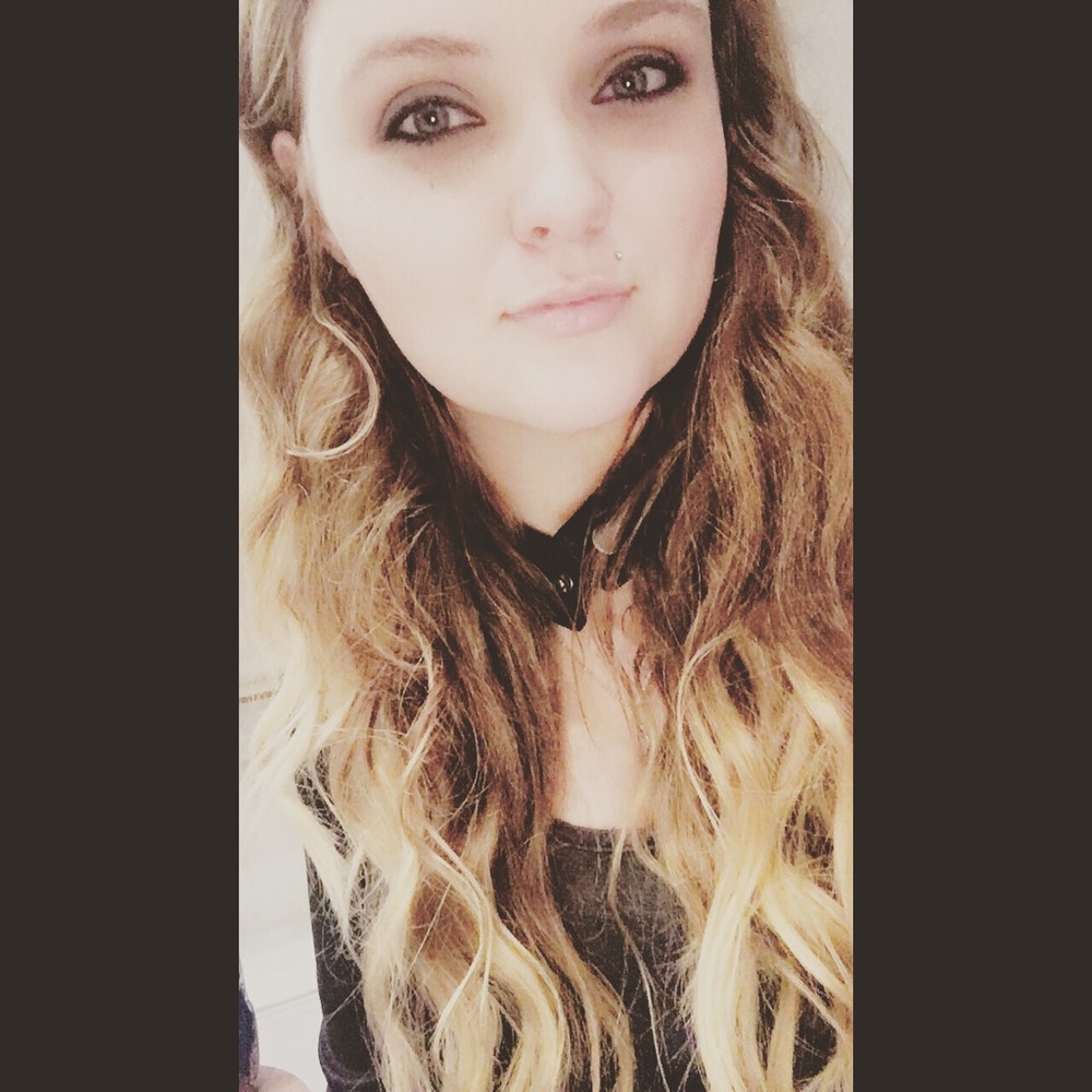 Meet your Posher, Danielle